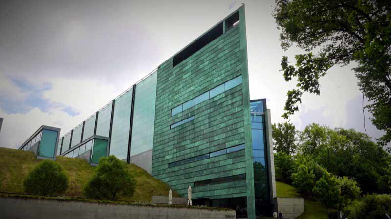 The stunningly modern Kumu branch of the Estonian National Art Museum. 
 Photo credit: Martin Klimenta